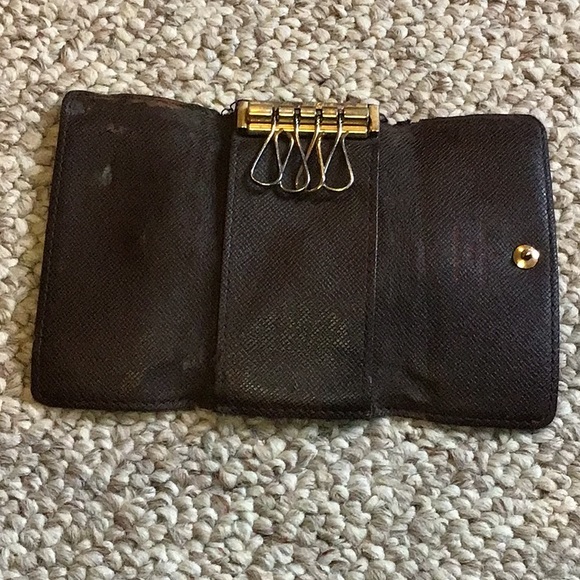 Louis Vuitton key holder checker print - Picture 4 of 10